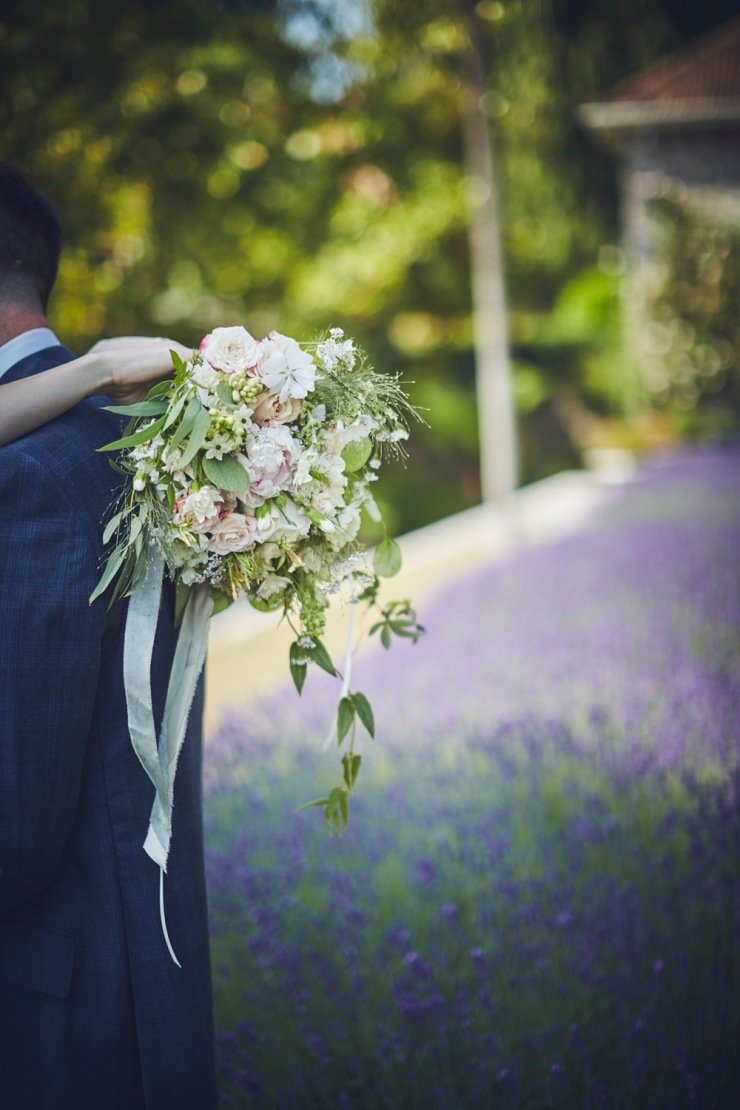 relaxed wedding photography at Ugbrooke House in Devon