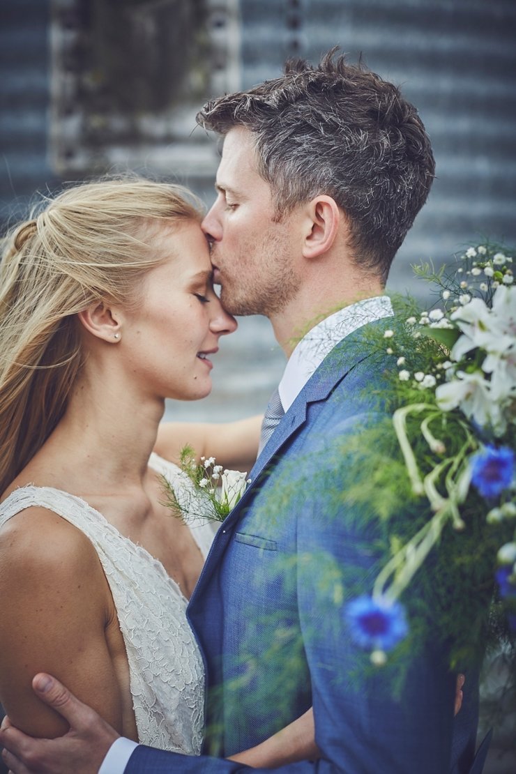 relaxed eco wedding with humanist ceremony at East Soar Farm in Devon